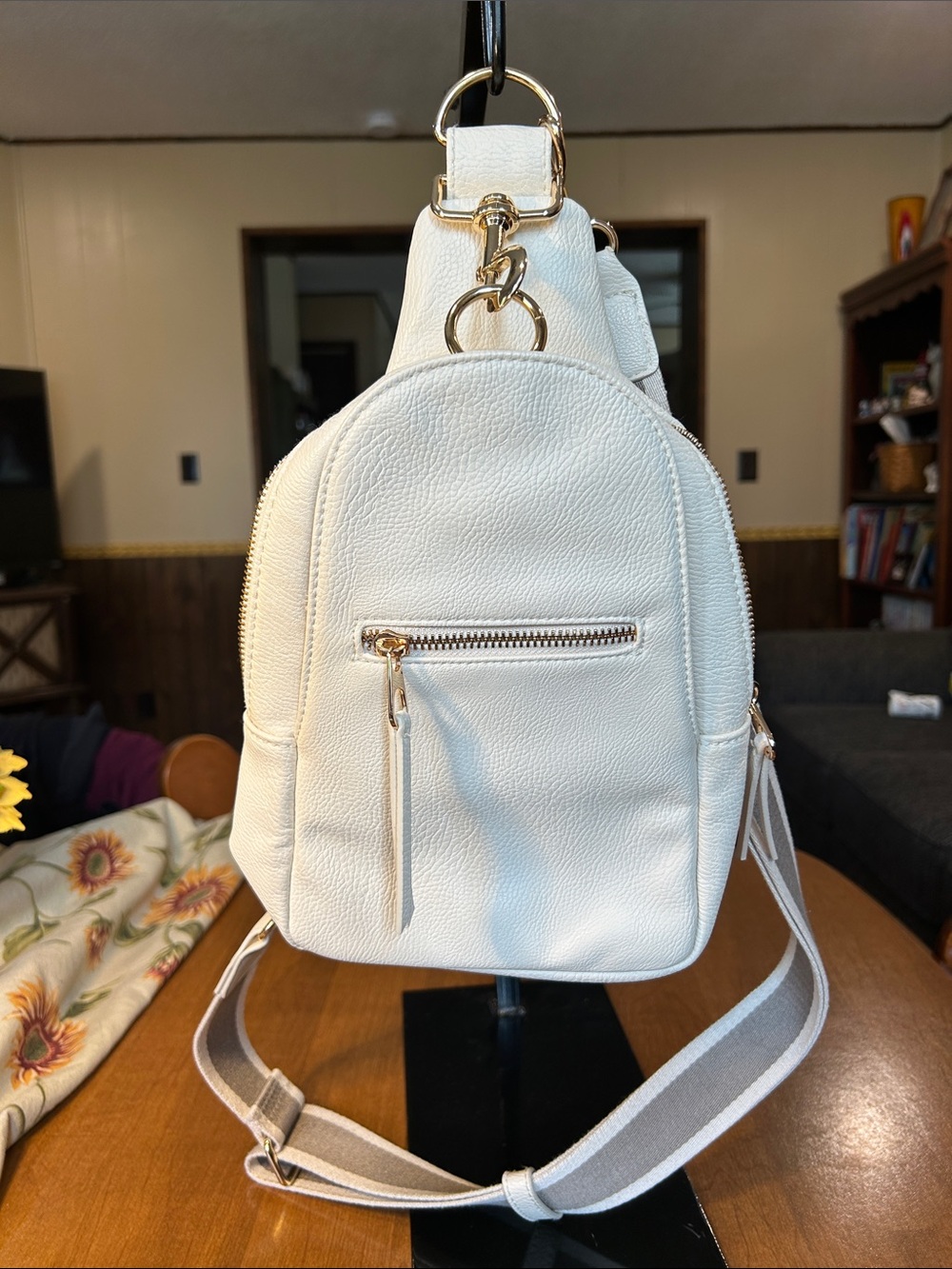 Universal Theeads Chic White Crossbody Mini sling Backpack